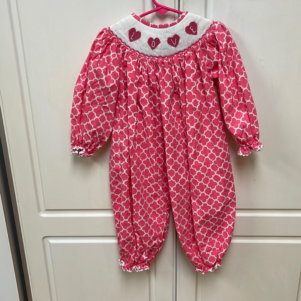 COPY - Smocked Or Not Romper. Size 3t. EUC pink smocked love hearts neckline.